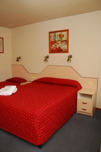 Jane Eliza Motor Inn Суон-Гілл Екстер'єр фото